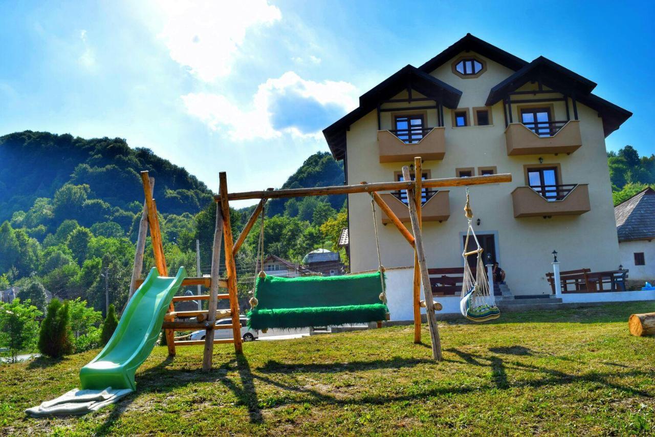 Heaven Guesthouse Corbeni Exterior photo